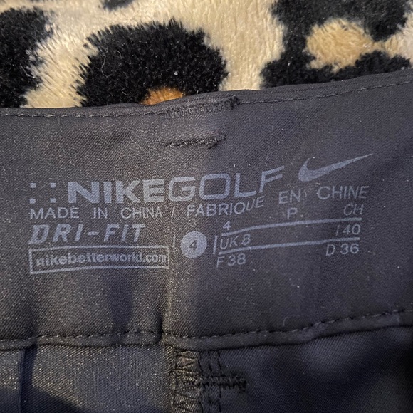 Womens Nike Golf Dri-Fit Shorts - Picture 2 of 3